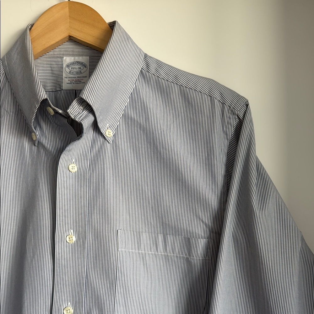 Brooks Brothers Slim Fit Striped Dress Shirt in Navy / White - 15.5 / 35